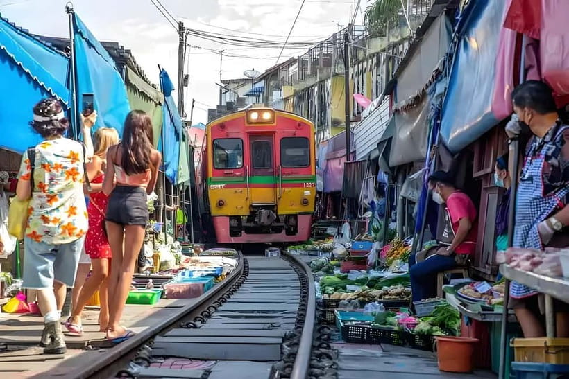 Bangkok: Railway, Floating Market & Chao Phraya Cruise Tour - Sunset on the Chao Phraya River