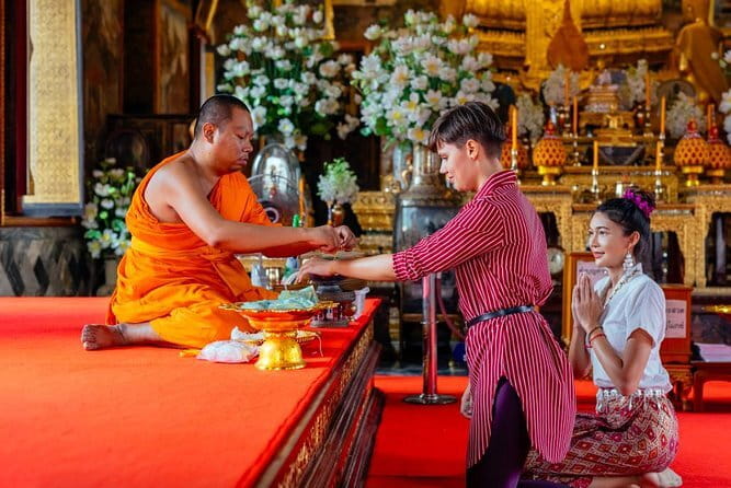 Bangkok's Best: City Highlights & Floating Market Private Tour - How the private format affects the day