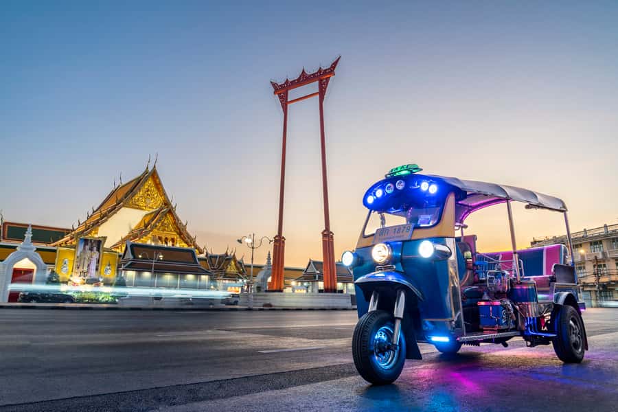 Bangkok Street Food and Night Lights by Tuk Tuk - Why Bangkok tastes better after sunset