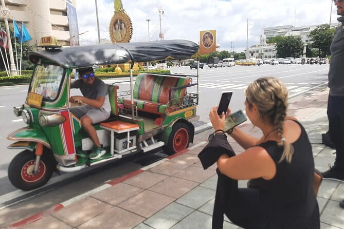 Bangkok TUK TUK Twilight Cultures Market and Food Taste - What makes this Bangkok evening worthwhile
