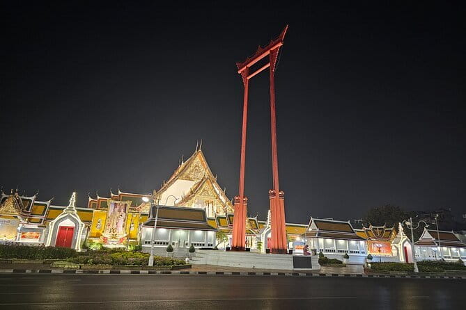 Bangkok TUK TUK Twilight Cultures Market and Food Taste - Rattanakosin at sunset and in the city lights