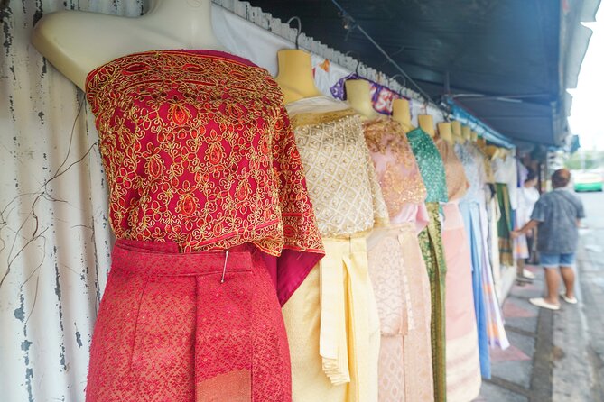 Bangkok Wat Pho and Flower Market Historical Walking Tour - A short boat ride across the Chao Phraya