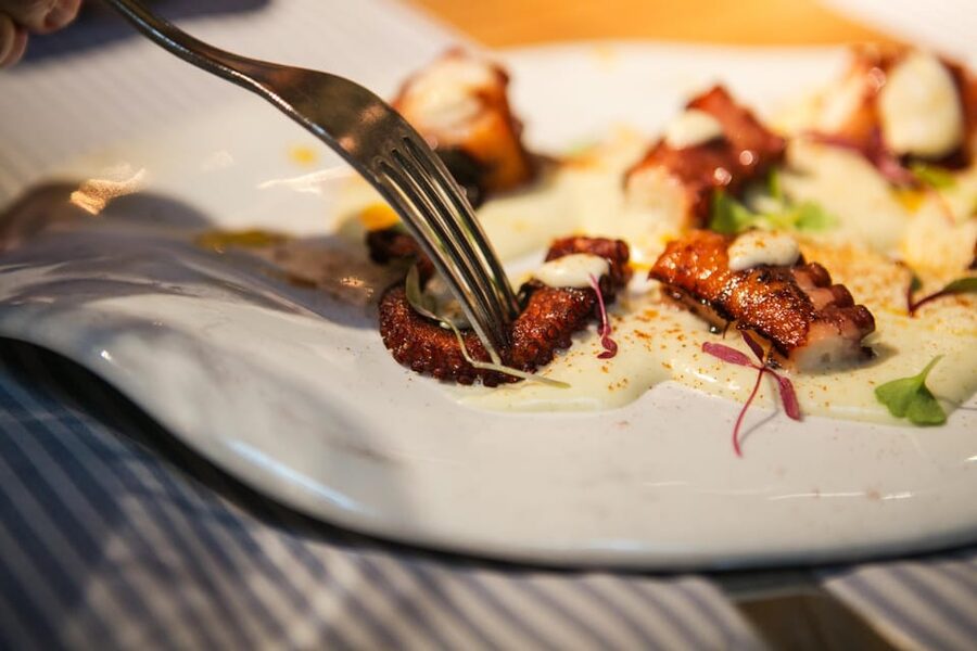 Barcelona: Food & Market Tapas Tour - Passeig del Born and the shift to a bodega