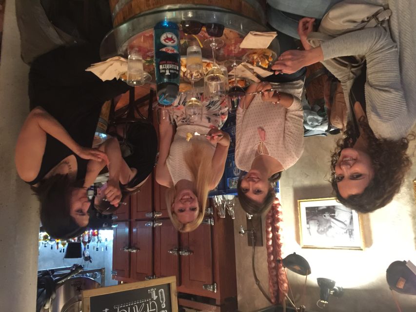 Barcelona: Market, Tasty Tapas/Food and Gothic History Tour - Wine from a porrón and the fun of local custom