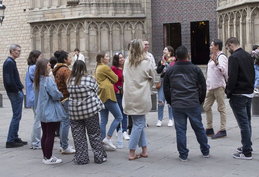 Barcelona: Market, Tasty Tapas/Food and Gothic History Tour - Medieval lanes and Roman Barcino