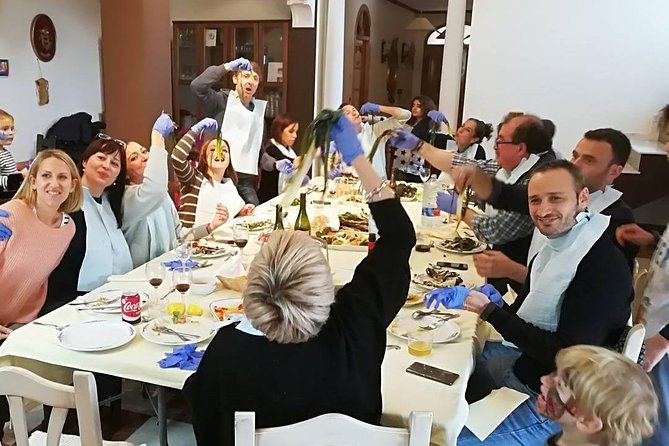 Barcelona : Paella Cooking Experience + Boqueria Market Exclusive Tour - Tasting tapas through Barcelona’s Old Town