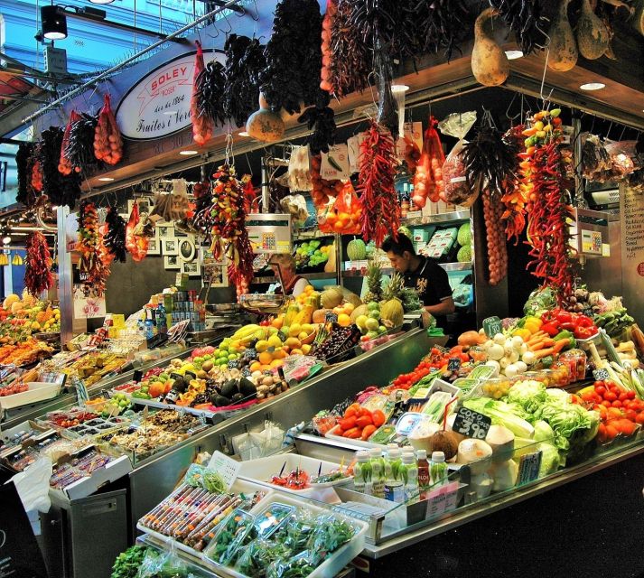 Barcelona: Paella Cooking Workshop and Market Tour - An 18th-century apartment in Plaça Reial