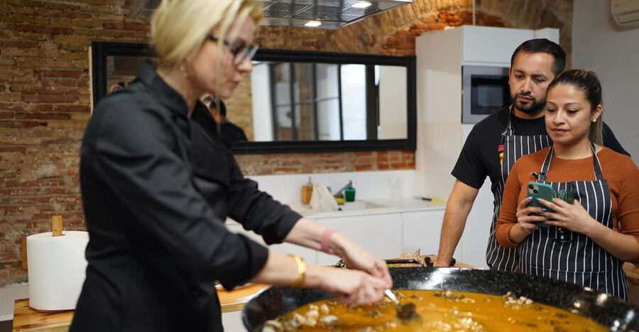 Barcelona: Seafood Paella Cooking Class & Boqueria market - Choosing the seafood for the paella