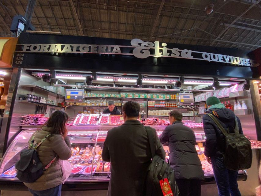 Barcelona: Street Food & Sightseeing Tour with Local Market - The guide shapes the experience