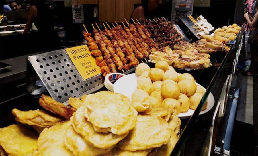 Barcelona: Street Food & Sightseeing Tour with Local Market - Meeting point and practical planning