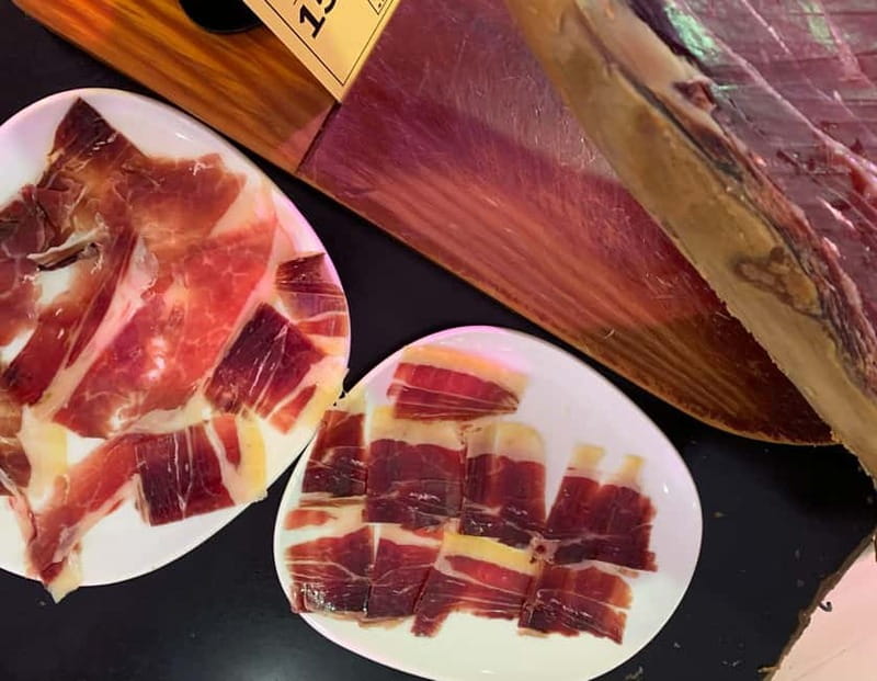 Barcelona Street Food Tour: Boqueria Market & Barrio Gotico - Key points at a glance