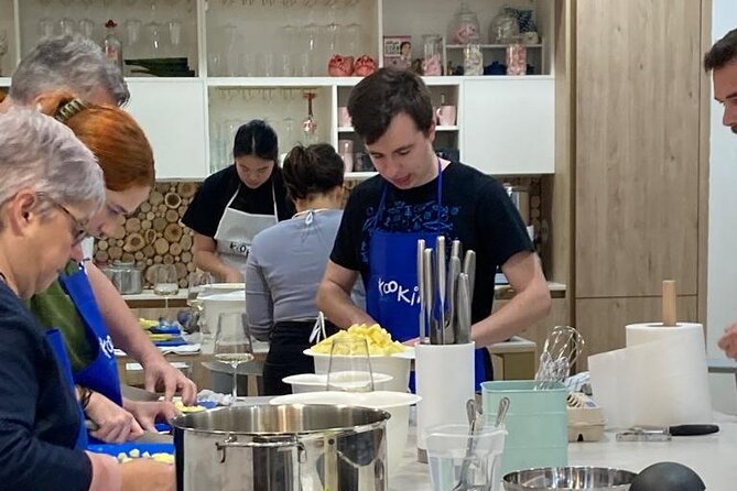 Basque Cooking Experience: Market Tour & Hands-On Class English - What the small group changes