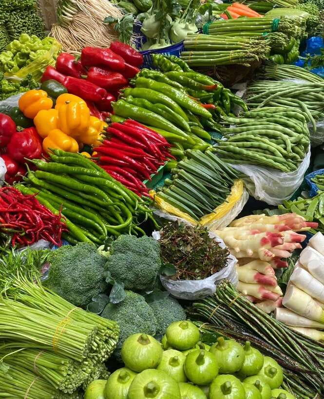 Beijing Market Tour with 10-course Family Feast - One hour among Beijing market stalls