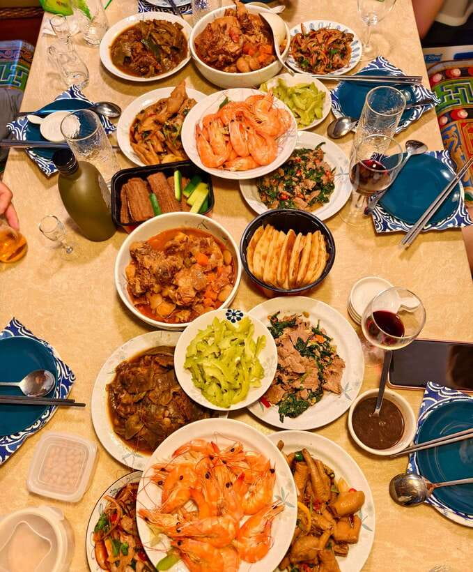 Beijing Market Tour with 10-course Family Feast - What makes the family setting worthwhile