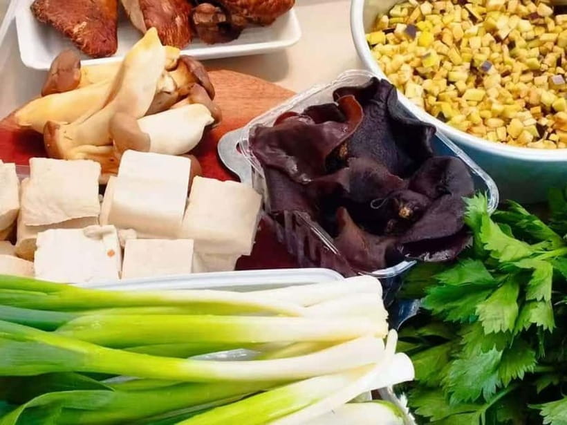 Beijing: Vegan Home Cooking & Local Market Tour with Sanxia - Sanxia’s home and the pace of the class