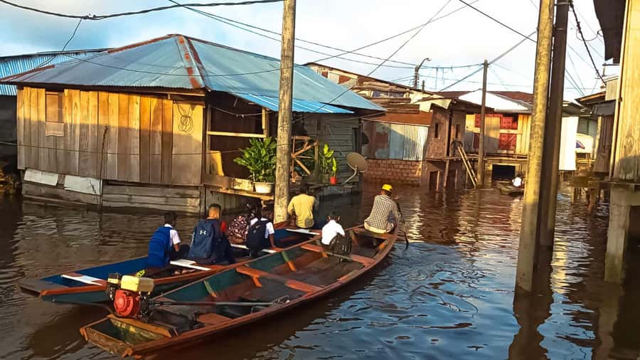 Belen Market & Floating City 2-3 Hour Private Tour - Riding into the floating city