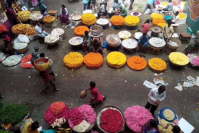 Bengaluru Pete City Market Half-Day Walking Tour - Silk weaving and jewelry workshops show working traditions