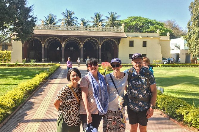 Bengaluru Pete City Market Half-Day Walking Tour - The guides shape how much you get from the walk