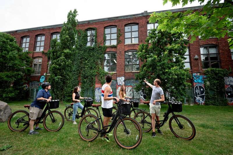 Bike/E-bike tour Plateau,MileEnd, Jean-Talon Market by Fitz - Pedaling through the Plateau’s green corridors