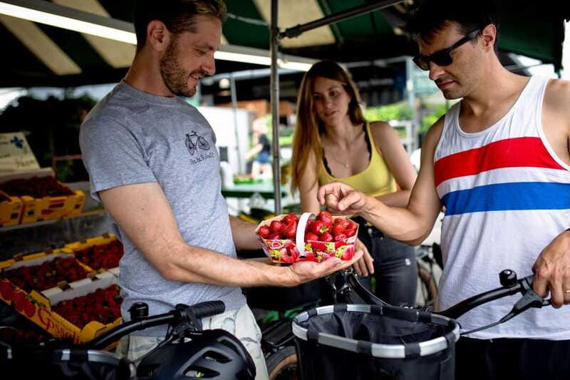 Bike/E-bike tour Plateau,MileEnd, Jean-Talon Market by Fitz - The 30-minute pause at Jean-Talon Market