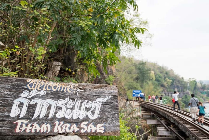 BKK: Damnoen Floating Market, Maeklong Rail & River Bridge - What to expect from the market atmosphere