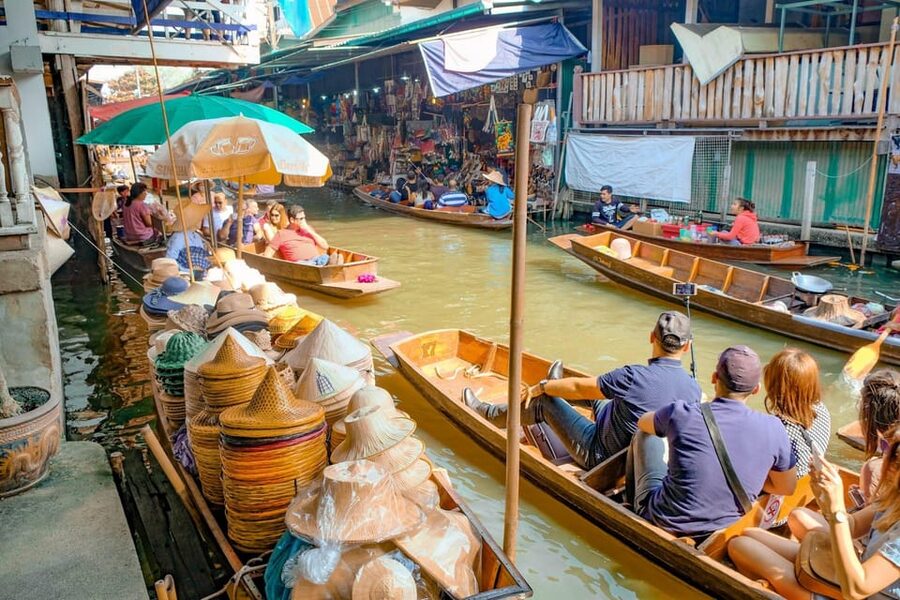 BKK : Private Damnoen Saduak Floating Market Half Day - Deciding on Chang Phueak Camp
