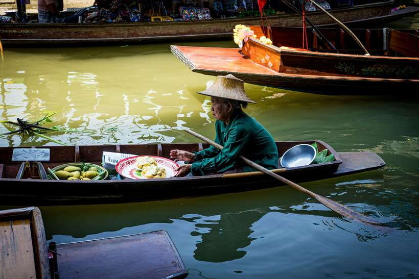 Boat Tour of Damnoen Saduak Floating Market - The market’s old style, and its modern sales pitch