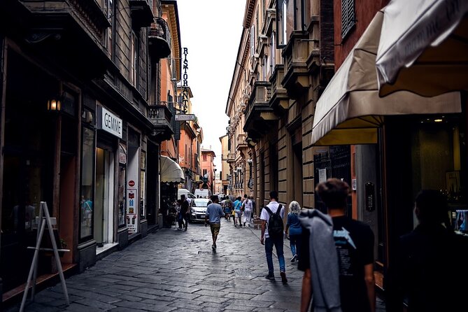 Bologna Food & Market Tour with 6 Tastings, Pasta, Wines & More - Seeing pasta made by hand