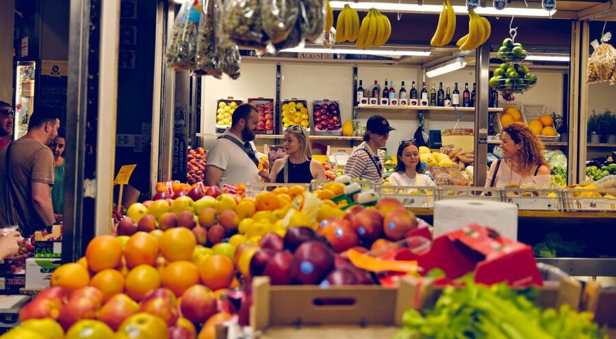 Bologna: Guided Food Markets Tour - Language, group size, and planning details