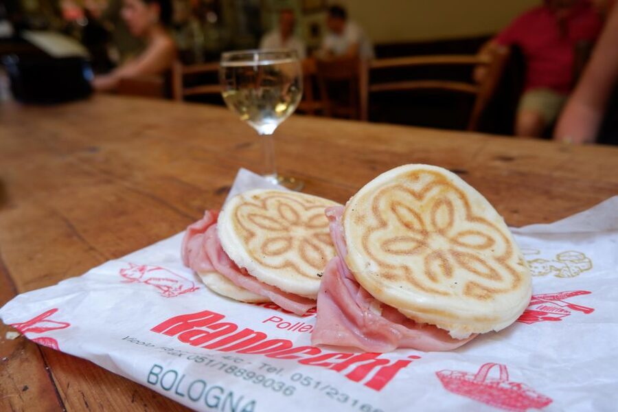 Bologna: Guided Food Markets Tour - Exploring the Quadrilatero’s traditional food shops