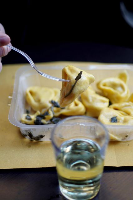 Bologna: Guided Food Markets Tour - Finishing with gelato in Piazza Santo Stefano