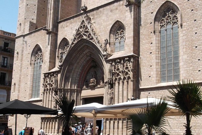 Boqueria & St Caterina Markets with Food & Tapas Small Group Tour - Santa Caterina Market and its wavy roof