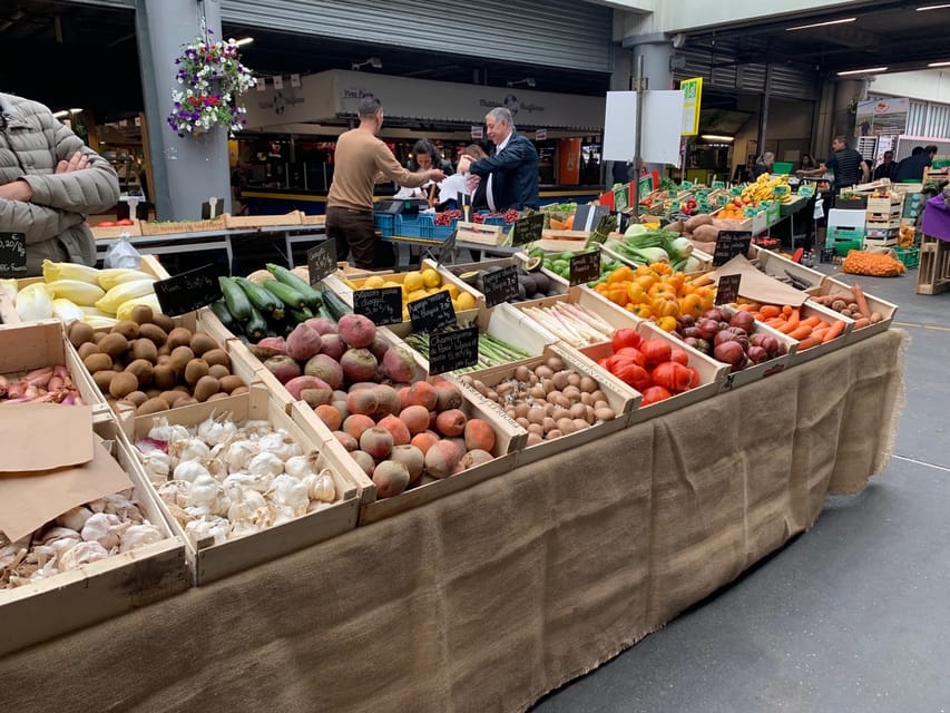 Bordeaux: 3.5-Hour Old Town and Market Food Tour - A market with a southwest feel