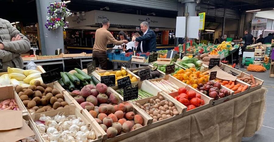 Bordeaux: 3.5-Hour Old Town and Market Food Tour - Bordeaux Old Town before the first bite