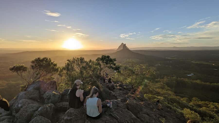 Brisbane: Eumundi Markets, Noosa Gems & Afternoon Cruise - Free time beside Noosa’s coast