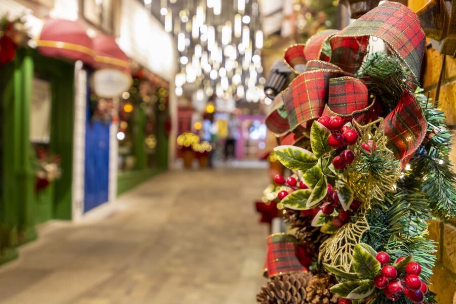 Brussels: Christmas Market Magic Walking Tour with a Local - Seasonal food, a hot drink, and one local treat