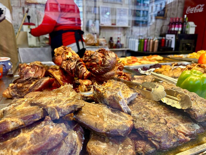 Budapest: Christmas Market Guided Walking Tour with Tastings - How Hungarian Christmas traditions shape the walk