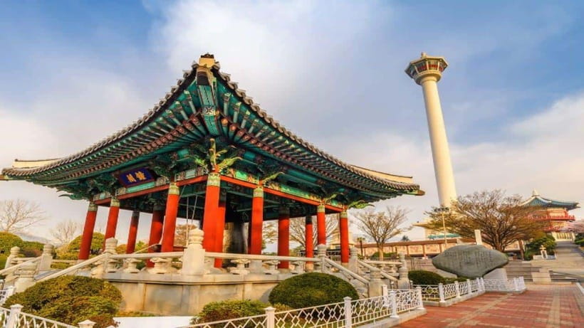 Busan: Jagalchi Market & Gamcheon village Walking Tour - Gukje Market, where shopping meets street food