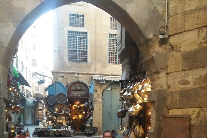Cairo 8 Hour Private Tour of Pyramids, Egyptian Museum and Bazaar - Khan el Khalili brings in modern Cairo