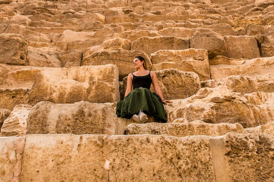 Cairo: Egyptian Museum, Pyramids & Bazaar Tour - The Sphinx and its short photo stop