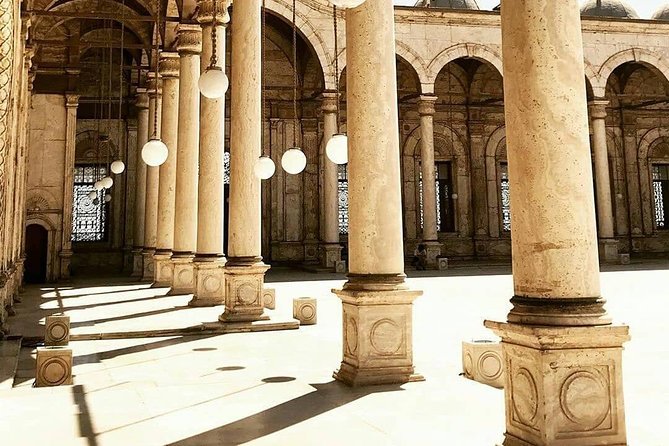 Cairo: Female-Guided Pyramids, Bazaar, and Museum Tour - Why the female-guided format may matter