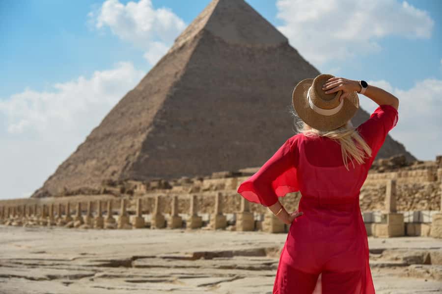 Cairo: Giza Pyramids, Museum & Bazaar Tour with Lunch - Lunch with Egyptian flavors