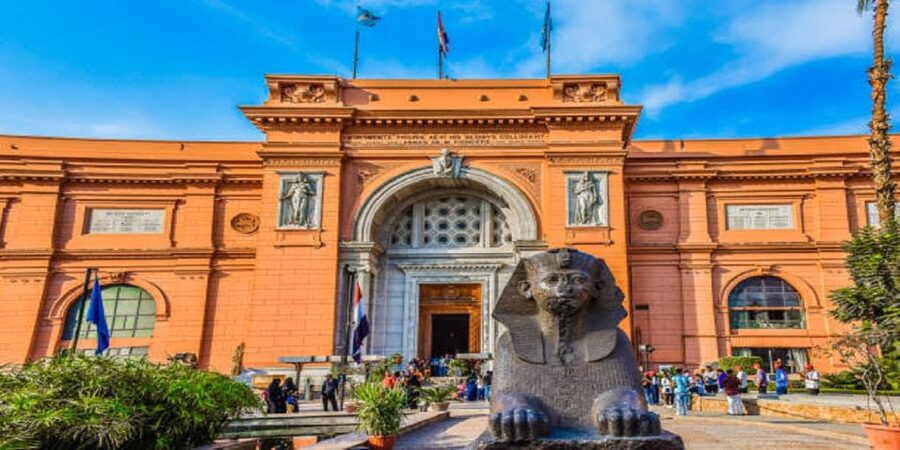Cairo: Giza Pyramids, Museum & Bazaar Tour with Lunch - What the guide adds
