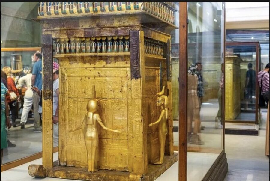 Cairo: Private Giza Pyramids, Egyptian Museum, & Bazaar Tour - Who should book this Cairo day tour?