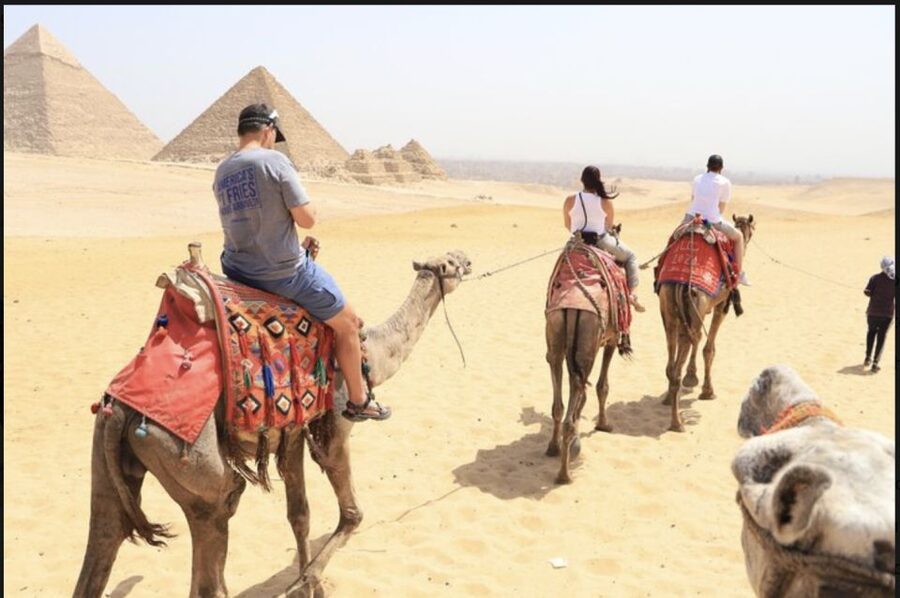 Cairo: Private Giza Pyramids, Egyptian Museum, & Bazaar Tour - Starting at the Giza Pyramids