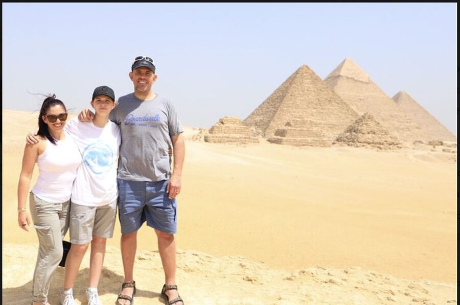 Cairo: Private Giza Pyramids, Egyptian Museum, & Bazaar Tour - Lunch with the pyramids nearby