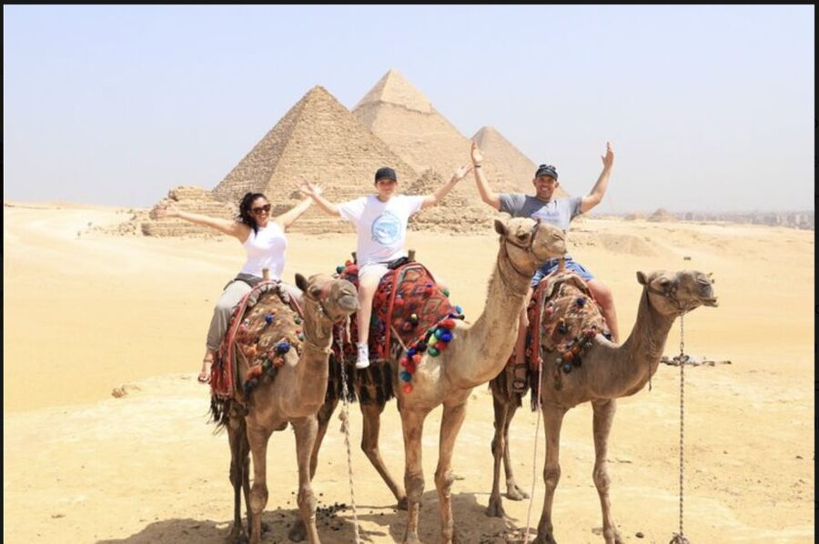 Cairo: Private Giza Pyramids, Egyptian Museum, & Bazaar Tour - Timing, languages, and practical planning