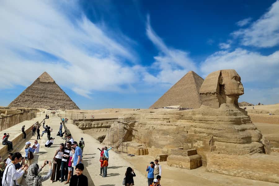Cairo: Private Pyramids, Museum & Bazaar Tour with Lunch - Lunch breaks up the ancient monuments