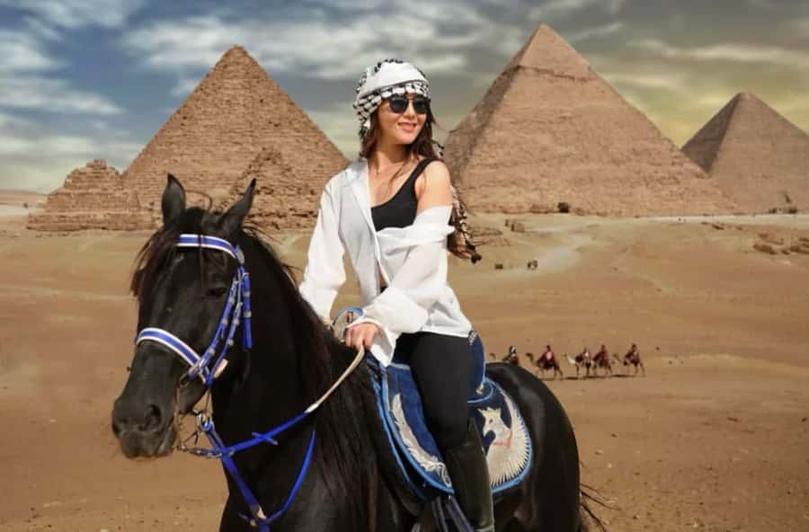 Cairo: Pyramids, Bazaar & Museum with Female Guide - Khan El-Khalili and old Cairo