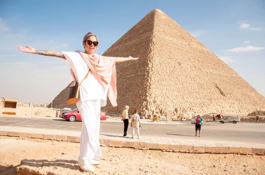 Cairo: Pyramids, Bazaar & Museum with Female Guide - What the guide adds